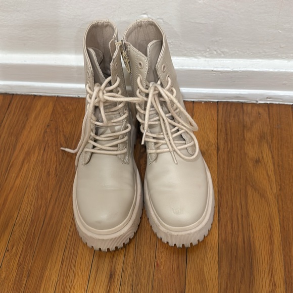 ZARA - KIDS BEIGE LACED ANKLE BOOTS - SIZE 1 - Picture 4 of 11